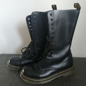 Dr Martens 14-Eye Boot